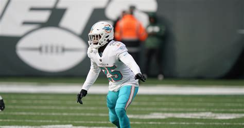 Dolphins Rumors: Xavien Howard Restructures Contract to Help Miami's ...