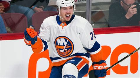 Tavares' 2nd goal lifts Islanders past Canadiens 5-4 in OT