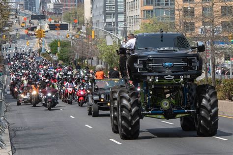 Dmx Funeral Truck : Monster truck, felpa commemorativa e tanto affetto al ... - The first of two ...