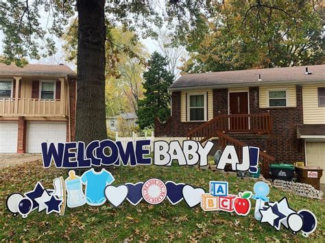 Our Favorite Ways to Welcome Home Baby with Yard Signs and More