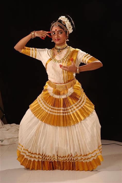 Mohiniyattam costumes, Dance Costumes