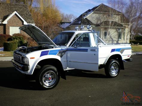 1983 Toyota pickup SR5 4x4 100% rust free garage kept must see