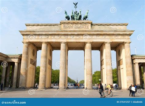 Brandenburg Gate and the Quadriga in Berlin Editorial Photography - Image of gate, detail: 27541257