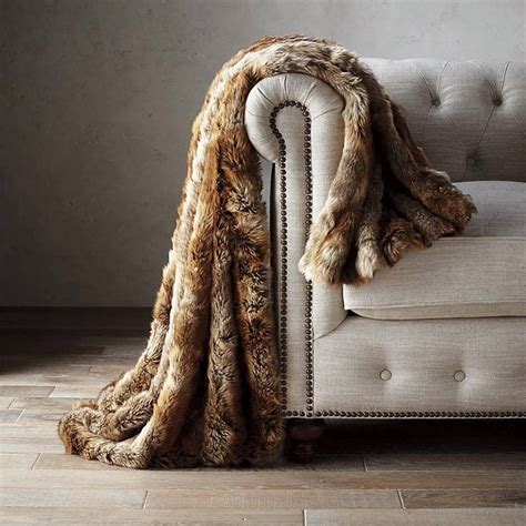 9 Best Faux Fur Throw Blankets for Fall 2018 - Soft Luxe Faux Fur Throws