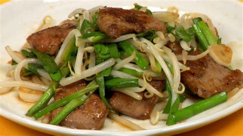 Reba Nira Recipe (Pork Liver and Garlic Chives Stir-Fry) - Cooking with Dog