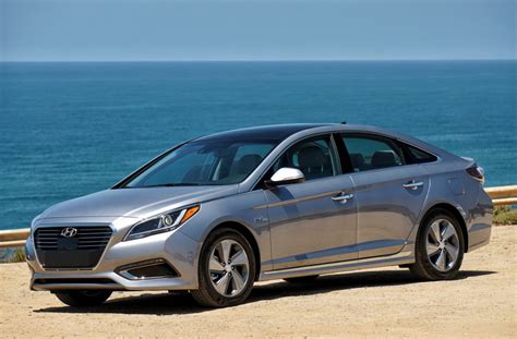 2016 Hyundai Sonata Hybrid review - GearOpen.com