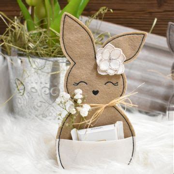 ITH Stickdatei Osterhase ♥ 13x18\n\nEine Datei viele Möglichkeiten! \n\n(Die 3D Blumen sind ...