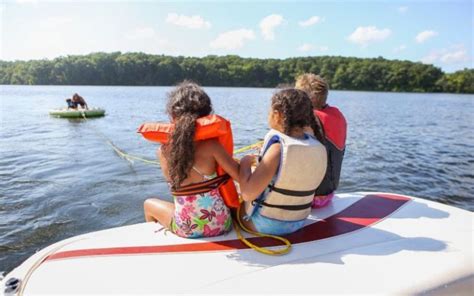 Lake Michigan Boat Rentals & Inland Lakes: 7 Great Places for Pontoon ...