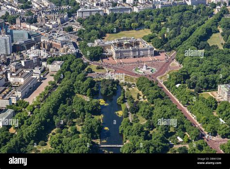 Aerial photograph of Buckingham Palace, The Mall and St James' Park ...