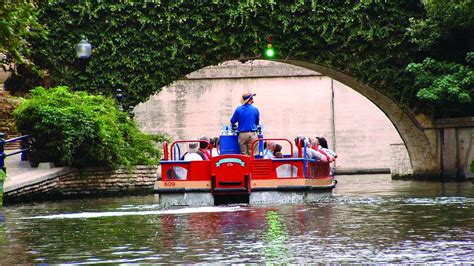 San Antonio River Walk has one of the most picturesque boat rides in ...