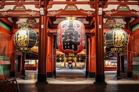 Late Night Fortune Telling At Sensoji Temple | JAPAN Forward