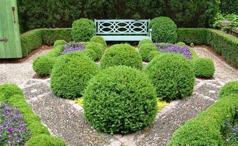 10 Gorgeous Gardens | Topiary garden, Boxwood garden, Garden fountains