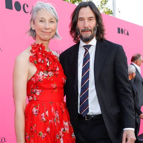 Keanu Reeves Shares Kiss With Girlfriend Alexandra Grant on Red Carpet