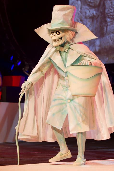 Excellent "Hatbox Ghost" Cosplay at a D23 Costume Challenge! | Haunted ...