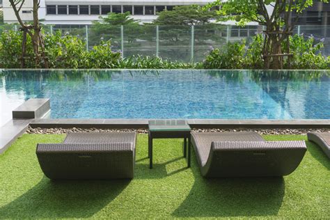 Natural Grass vs. Artificial Grass Around Pool Areas? | INSTALL-IT-DIRECT