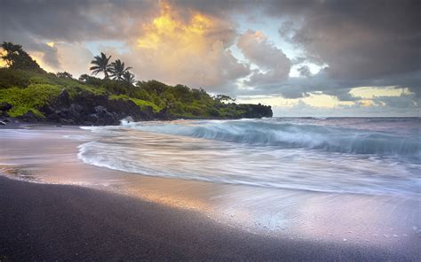 Waves crashing, black sand beach, Hawaii wallpaper | nature and ...