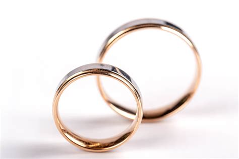 Pair of wedding gold rings, close-up - Creative Commons Bilder