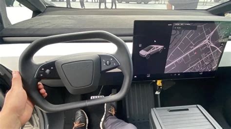 Seltener Blick ins Tesla Cybertruck-Cockpit: Radikal reduziert | NETZWELT