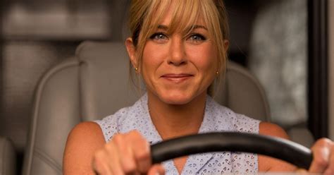 Jennifer Aniston strips in "We're the Millers" trailer - CBS News