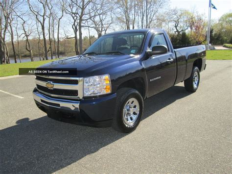 2011 Chevrolet Silverado 1500 Wt Standard Cab Pickup 2 - Door 4. 8l