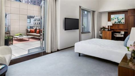 12 Best Hotels In Midtown NYC: Where To Stay In 2023