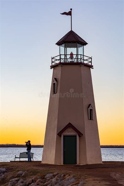 Sunset Beautiful Landscape of the Lake Hefner Lighthouse Editorial ...