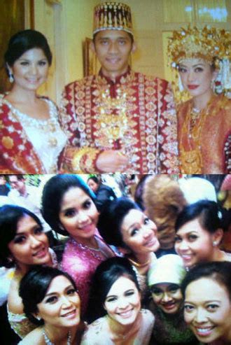 Foto-foto Annisa Pohan di Pernikahan Ibas & Aliya