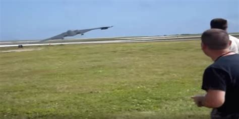 Videos show a $1.4 billion crash of a B-2 stealth bomber 10 years ago - Business Insider