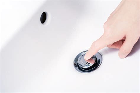 7 Bathtub Drain Stopper Types That Won’t Disappoint