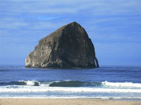 Haystack Rock at Pacific City Oregon | Haystack Rock at Paci… | Flickr