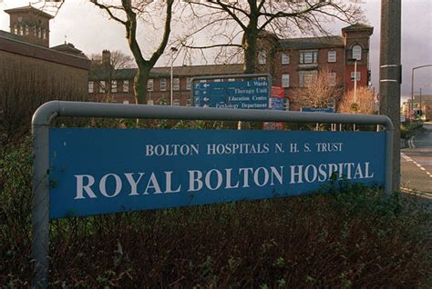 StorageNewsletterRoyal Bolton Hospital Implementing QLogic FabricCache - StorageNewsletter