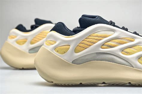 ADIDAS Yeezy 700 V3 Srphym – RABBITKICKS