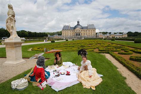 France’s Grand Siecle costume rendez-vous