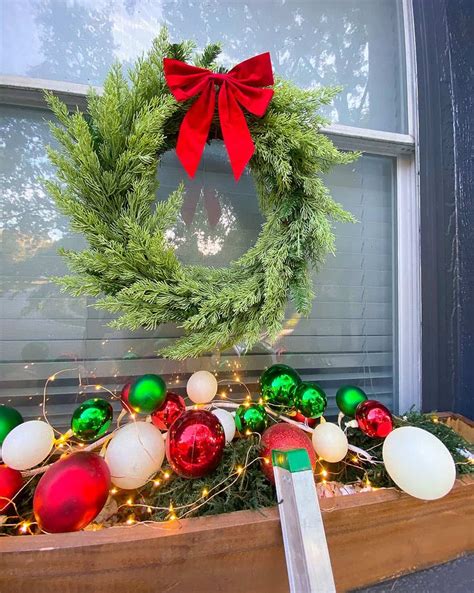 40 Best Christmas Window Decorations - Christmas Window Ideas