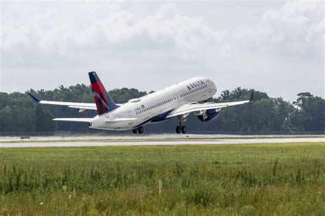 Delta Airbus A220 departing Mobile on its Maiden Flight - Image Airbus in the US - Economy Class ...