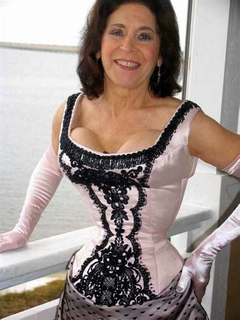 Cathie Jung: World’s Smallest Waist – 15 Inches