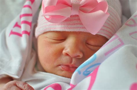 Cute Baby Gallery: New Born Baby Girl Pic