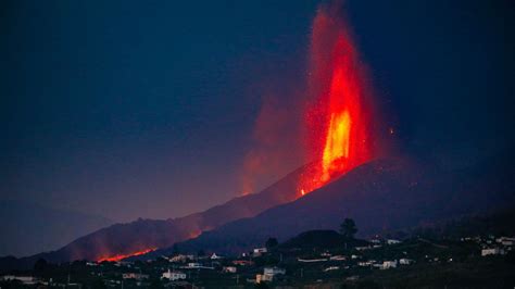 Watch live: La Palma volcano eruption | World News | Sky News