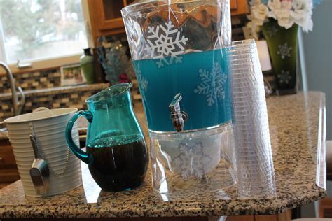 SUPER Quick and EaSy Blue PaRtY Punch! We made this for our Disney ...