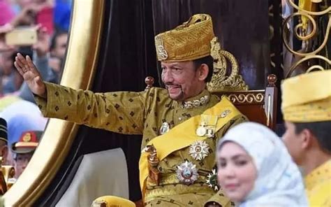 Sultan of Brunei Hassanal Bolkiah becomes longest-serving living monarch following Queen's death