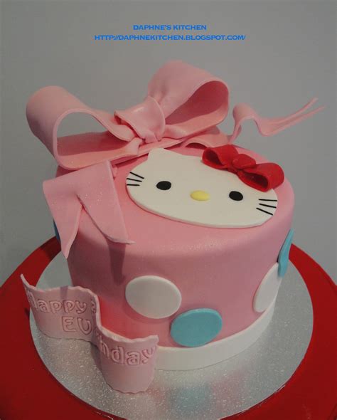 Daphne's Kitchen: Hello Kitty Cake