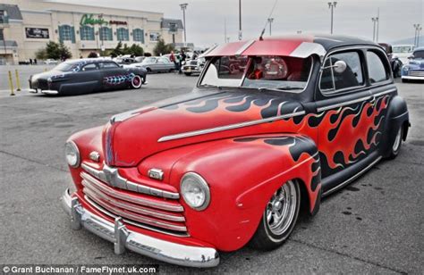 The best of America's classic 1950s Hot Rods burn up the streets as they roll in to Sin City ...