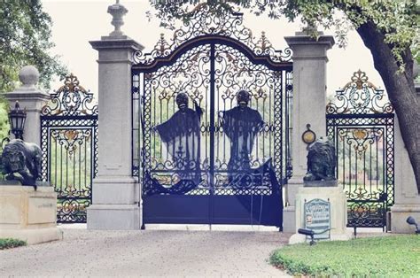 halloween gates | Gate design, Halloween house, Amazing gates