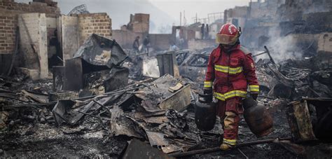 ¿Cuánto hay que sacrificar para ser considerado un héroe? – La historia de los bomberos en Perú ...