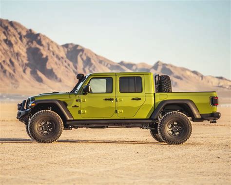 Jeep Gladiator EcoDiesel Gets AEV DualSport Suspension