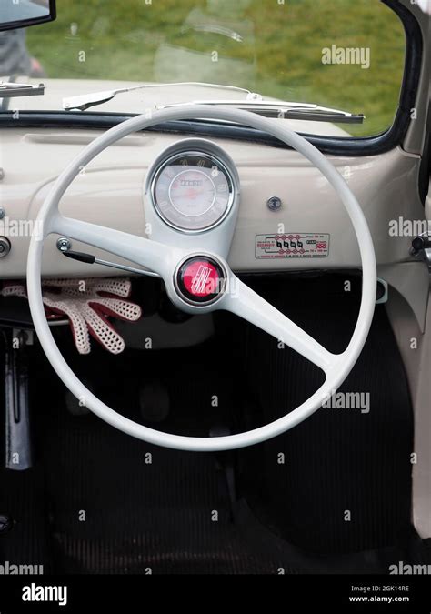 Fiat 500 interior hi-res stock photography and images - Alamy