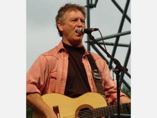 Larry Gatlin biography, birth date, birth place and pictures