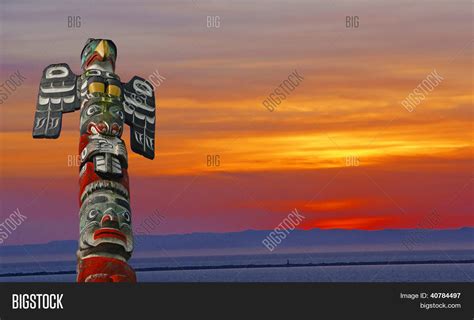 Thunderbird Totem Pole Image & Photo (Free Trial) | Bigstock