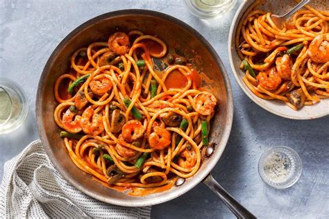 Spicy Bucatini Arrabbiata with Shrimp, Mushrooms, and Green Beans | Sunbasket