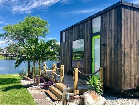 The View Waterfront Tiny House in Orlando (Airbnb)